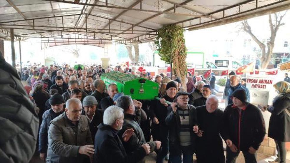 Depremde ölen emekli özel hareket polisi ile eşi toprağa verildi