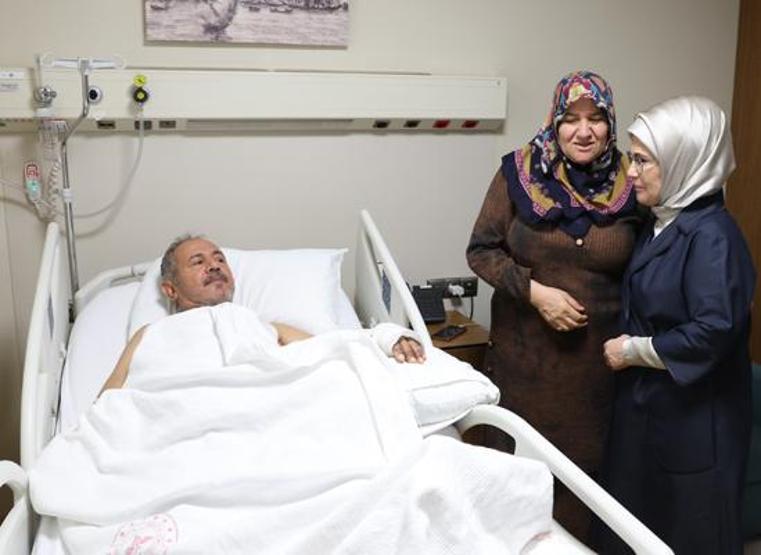 Cumhurbaşkanı Erdoğan yaralı depremzedeleri ziyaret etti
