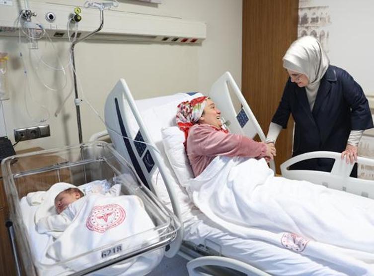 Cumhurbaşkanı Erdoğan yaralı depremzedeleri ziyaret etti