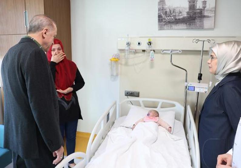 Cumhurbaşkanı Erdoğan yaralı depremzedeleri ziyaret etti