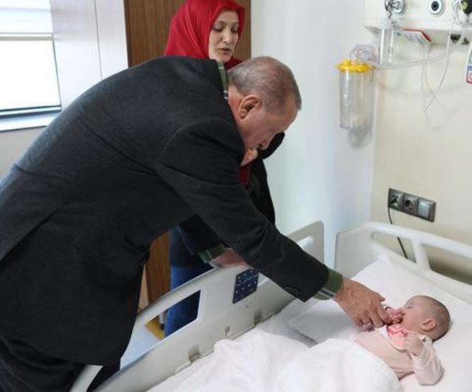 Cumhurbaşkanı Erdoğan yaralı depremzedeleri ziyaret etti