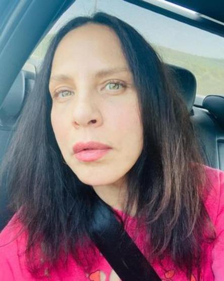 Sertab Erener depremden etkilenen hayvanlar için çiftlik kurdu