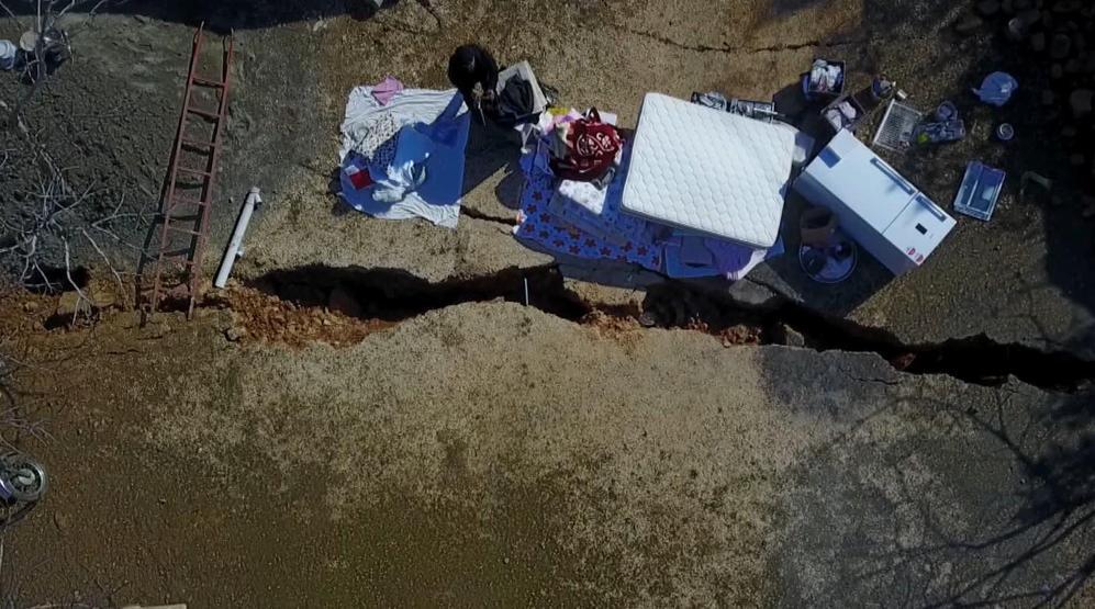 Deprem köyü ikiye ayırdı: Kıyamet kopuyor sandık