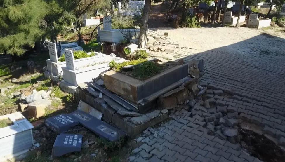 Deprem köyü ikiye ayırdı: Kıyamet kopuyor sandık