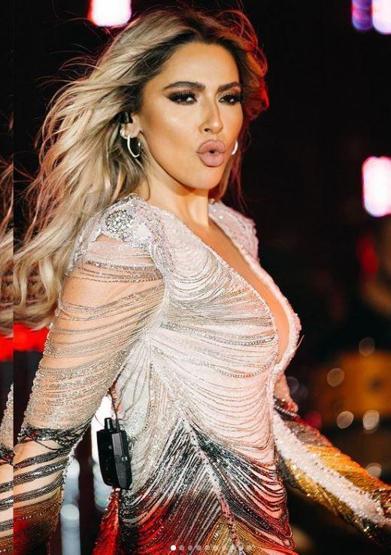 Hadise yardım toplamak için Hollandaya gitti