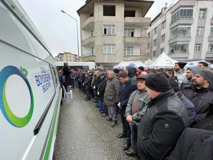 Depremde hayatını kaybeden voleybolcu Gözde Öztürk, Orduda toprağa verildi