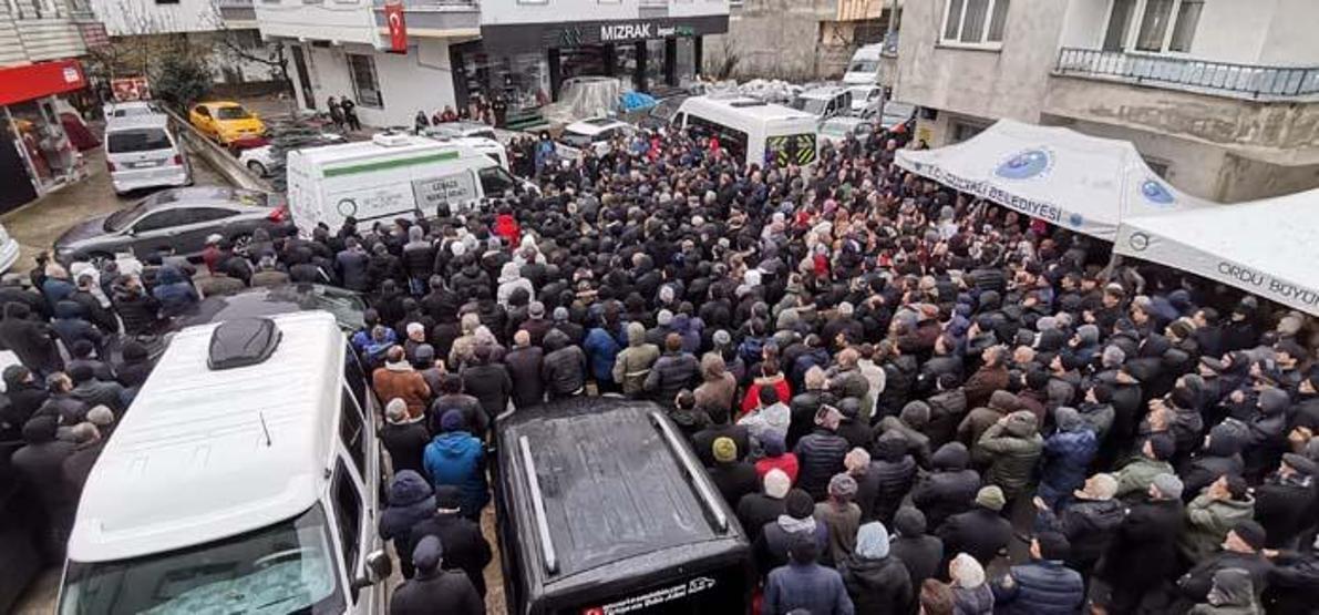 Depremde hayatını kaybeden voleybolcu Gözde Öztürk, Orduda toprağa verildi