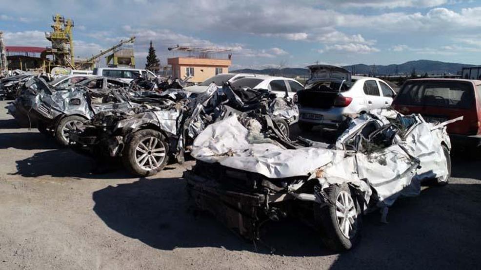 Kahramanmaraşta depremde binlerce araç da hasar gördü