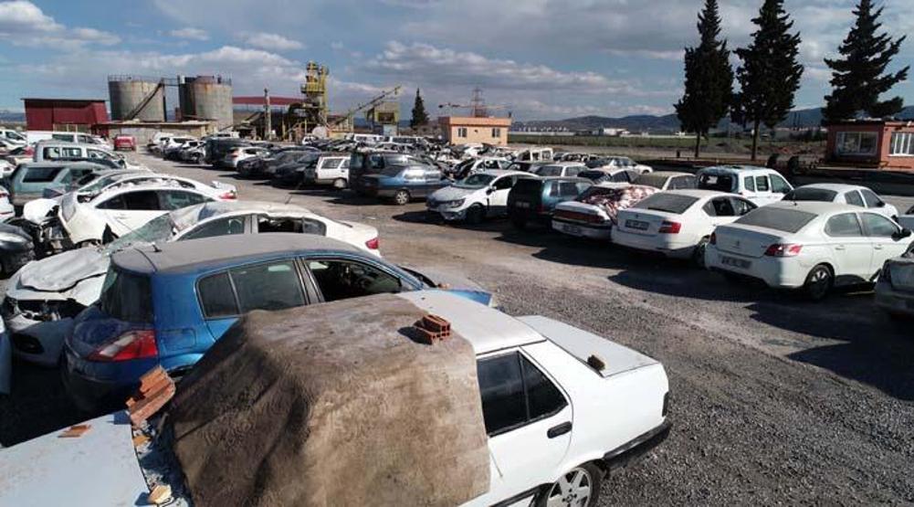 Kahramanmaraşta depremde binlerce araç da hasar gördü