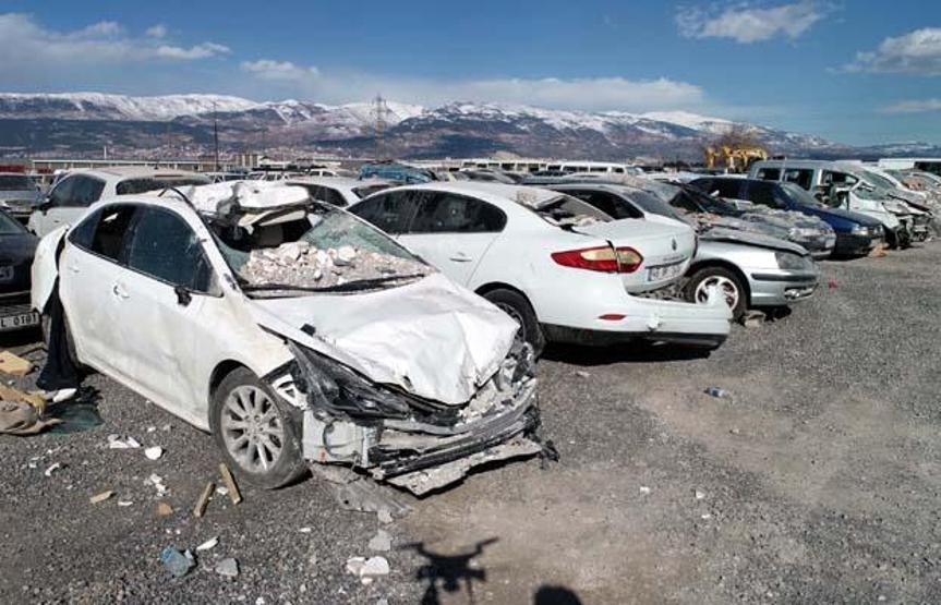 Kahramanmaraşta depremde binlerce araç da hasar gördü