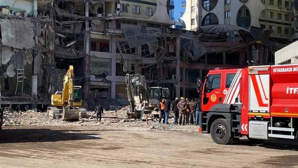 Diyarbakır’da arama kurtarma çalışmaları sona erdi, enkaz kaldırılıyor