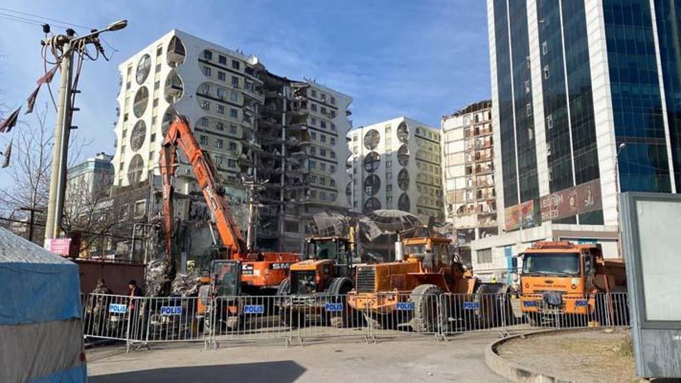 Diyarbakır’da arama kurtarma çalışmaları sona erdi, enkaz kaldırılıyor