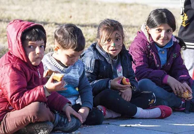 Deprem bölgesinde çocuk olmak: Abi benim de fotoğrafımı çeker misin