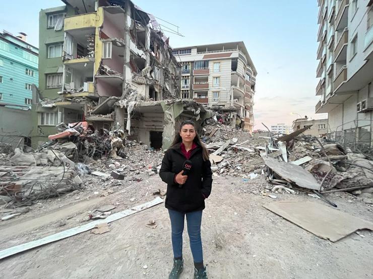 Merve Tokaz depremin kamera arkasını, Kübra Doğru Ünlü’ye aktardı