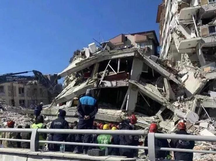 Merve Tokaz depremin kamera arkasını, Kübra Doğru Ünlü’ye aktardı