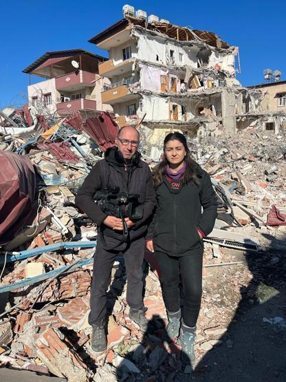 Merve Tokaz depremin kamera arkasını, Kübra Doğru Ünlü’ye aktardı