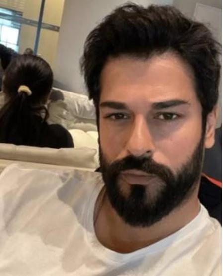 Burak Özçivit takdir toplayan bir harekete imza attı