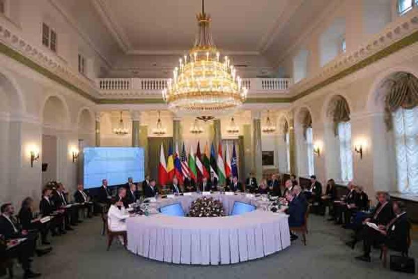 Biden: NATOnun her santimini savunacağız