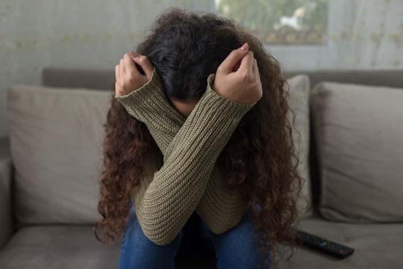 Uyksuzluk, endişe, kapalı alanda kalamamak sürekli sallanıyormuş hissi... Deprem sonrası bu duyguları yaşamak normal mi Ne kadar sürecek