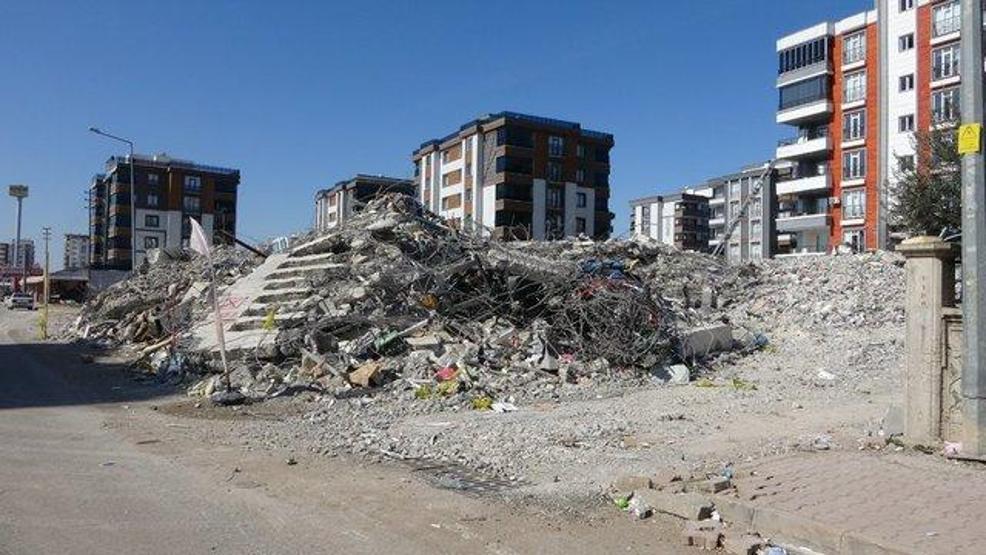 Adıyamandaki binalar, betonda kullanılan büyük taşlar yüzünden göçmüş