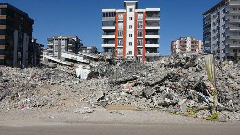 Adıyamandaki binalar, betonda kullanılan büyük taşlar yüzünden göçmüş