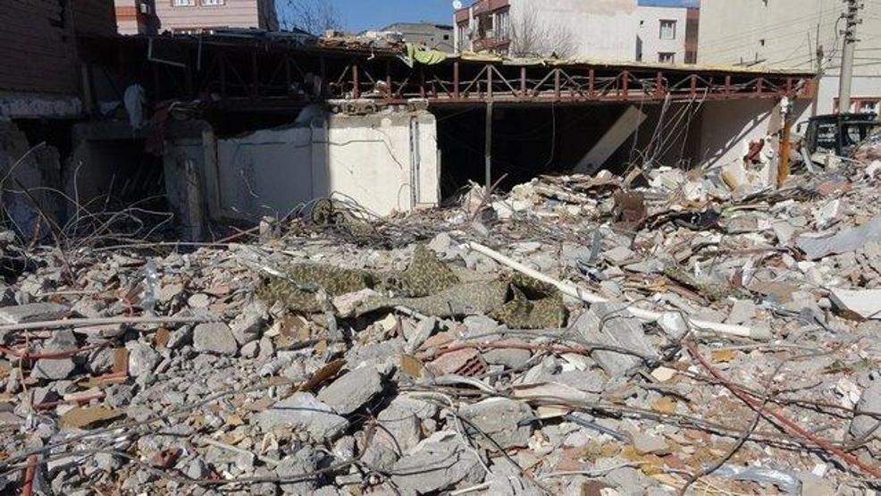 Adıyamandaki binalar, betonda kullanılan büyük taşlar yüzünden göçmüş