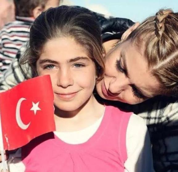 Gülben Ergen kolları sıvadı 11 ilde anaokulu...