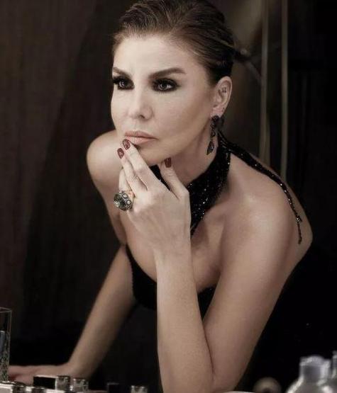 Gülben Ergen kolları sıvadı 11 ilde anaokulu...