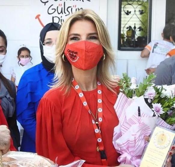 Gülben Ergen kolları sıvadı 11 ilde anaokulu...