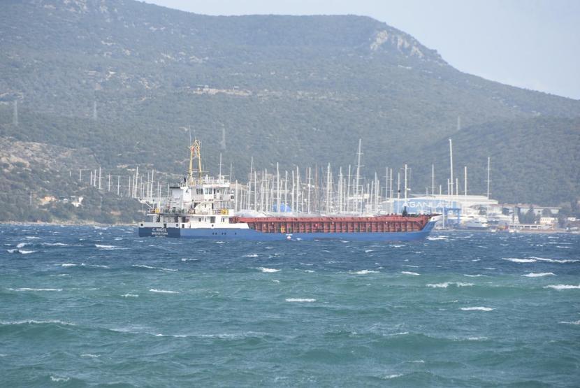 Bodrumda feribot seferlerine fırtına engeli