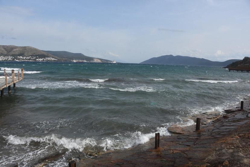 Bodrumda feribot seferlerine fırtına engeli