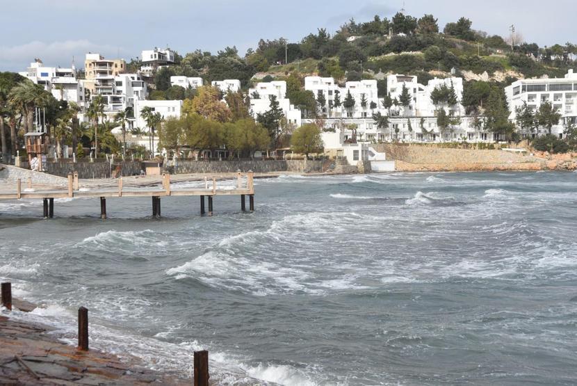 Bodrumda feribot seferlerine fırtına engeli