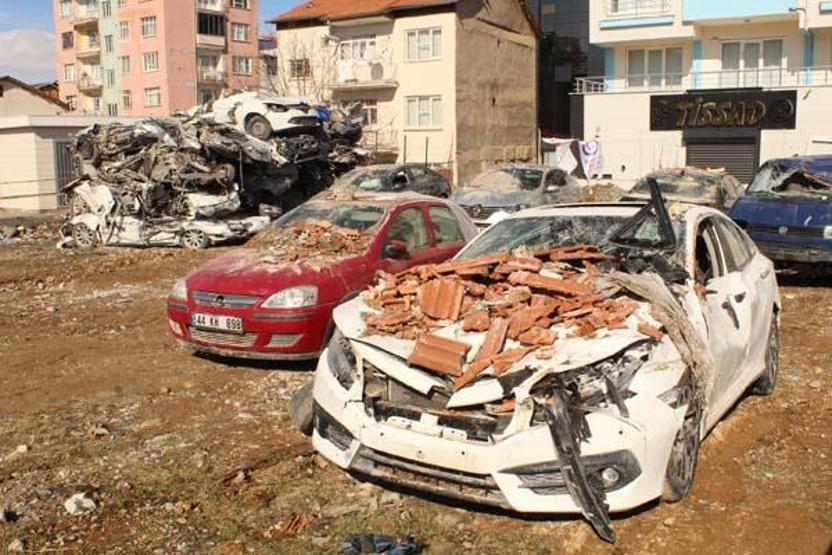 Depremde zarar gören araçların faturası: 1 milyar lira