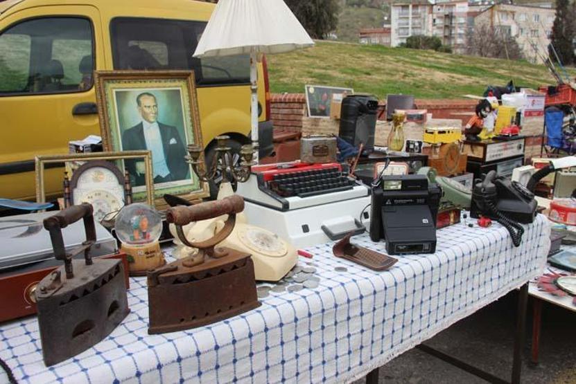 Bu pazara gelen insanlar geçmişe yolculuk yapıyor