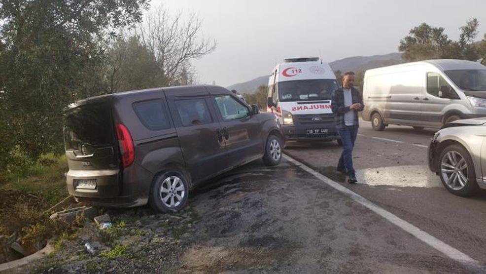 Depremzede aile kaza yaptı: 4 yaralı