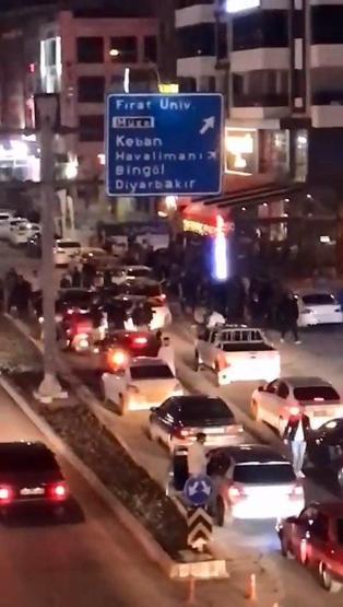 Elazığda sopa ve sallama bıçaklı yol verme kavgası: 10 gözaltı