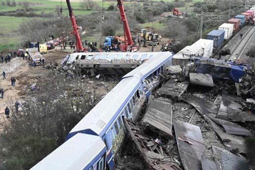 Yunanistanda tren faciası: Miçotakis kazanın nedenini açıkladı