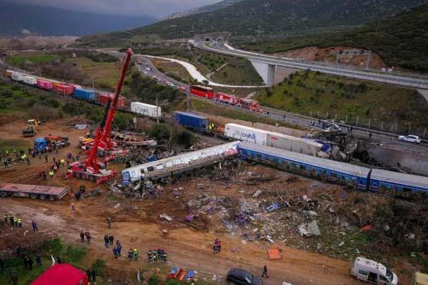 Yunanistanda tren faciası: Miçotakis kazanın nedenini açıkladı