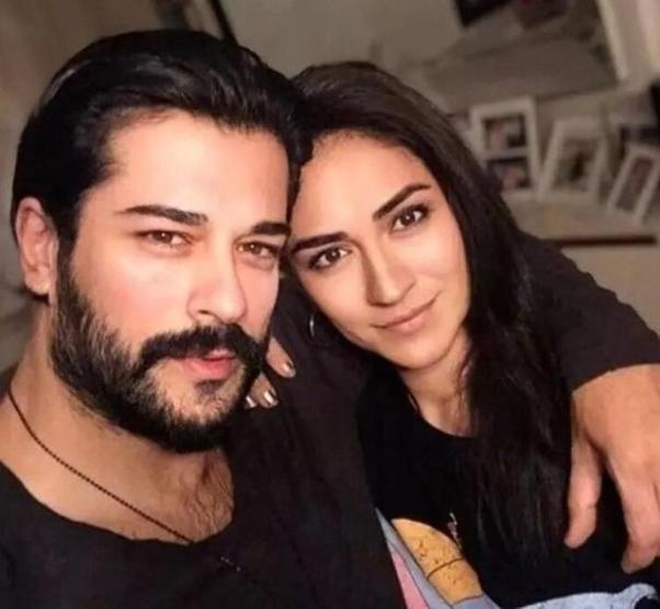 Burak Özçivitin kardeşi görenleri mest etti