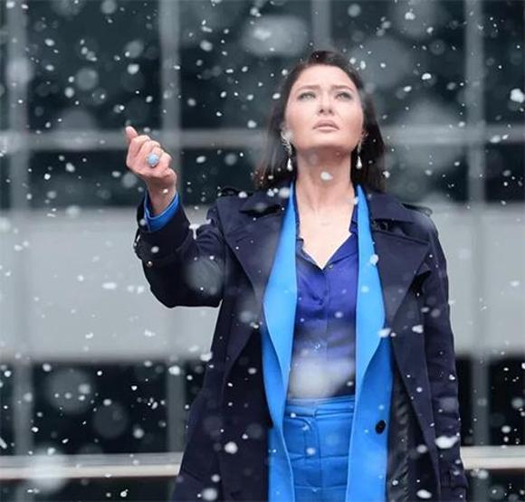Nurgül Yeşilçay: Umudu, akli melekelerimi yitirmeden ayakta durmaya çalışıyorum