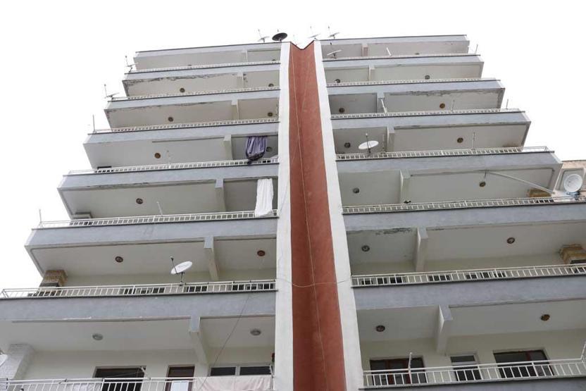 Ağır hasarlı bina orta hasarlıya döndü iddiası