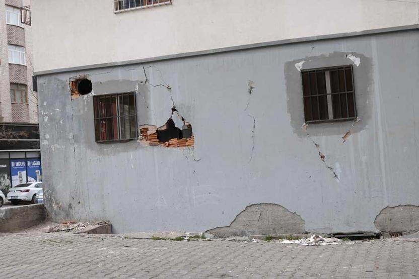 Ağır hasarlı bina orta hasarlıya döndü iddiası