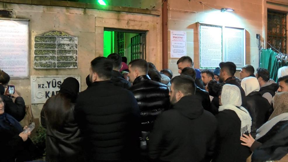Araçlar uzun kuyruklar oluşturdu Kandil yoğunluğu: İstanbullular akın etti