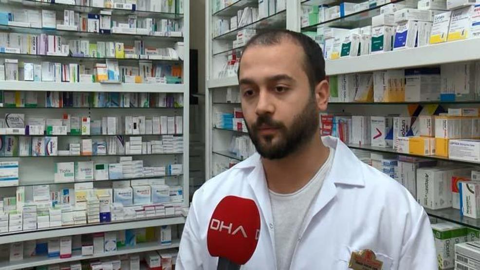 Eczanede Heimlich manevrası ile çocuğu hayata döndürdü