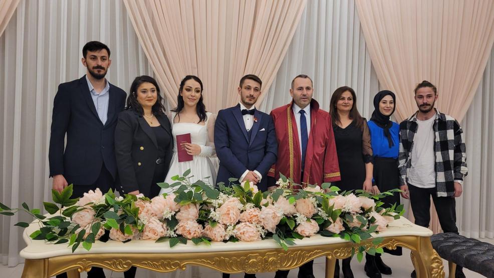 Hatay’da enkazdan kurtarılan nişanlı çifte Yalovada buruk nikah