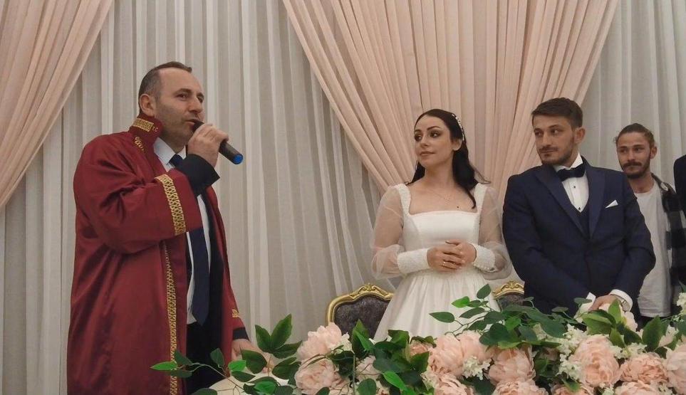 Hatay’da enkazdan kurtarılan nişanlı çifte Yalovada buruk nikah