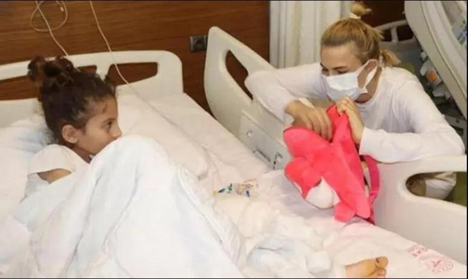 Yasak Elma oyuncuları depremzede çocuklarını unutmadı