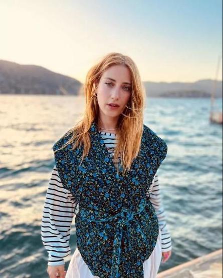 Hazal Kaya bebeğiyle ilk karesini paylaştı