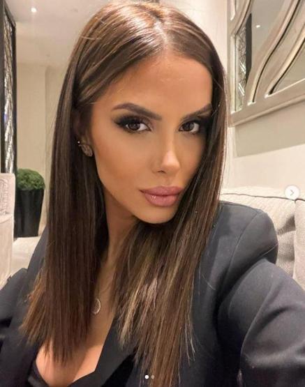 Oyuncu Ayşegül Çınarın yargılandığı davada karar