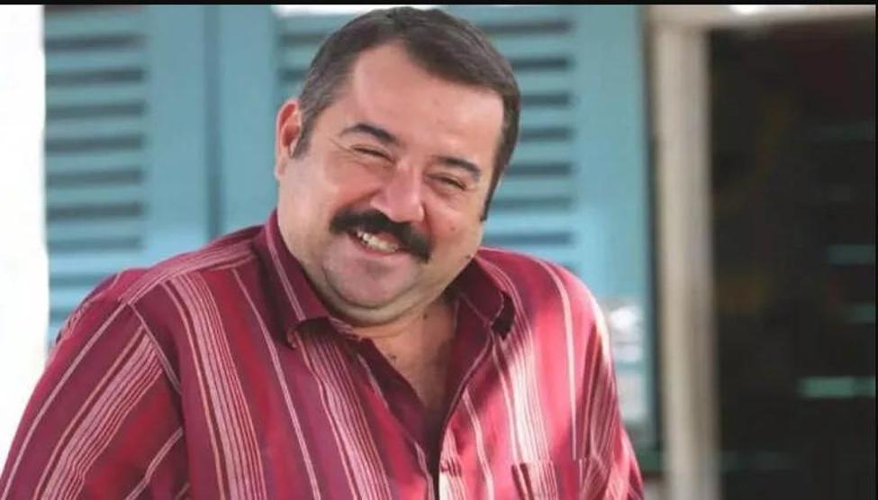 Ata Demirer, adeta iğne ipliğe döndü